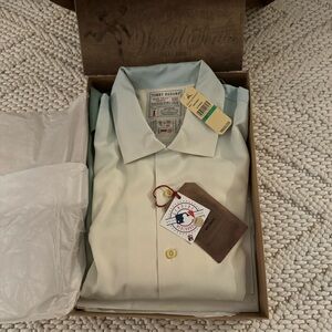 Tommy Bahama MLB collectors shirt. Beautiful and rare.
